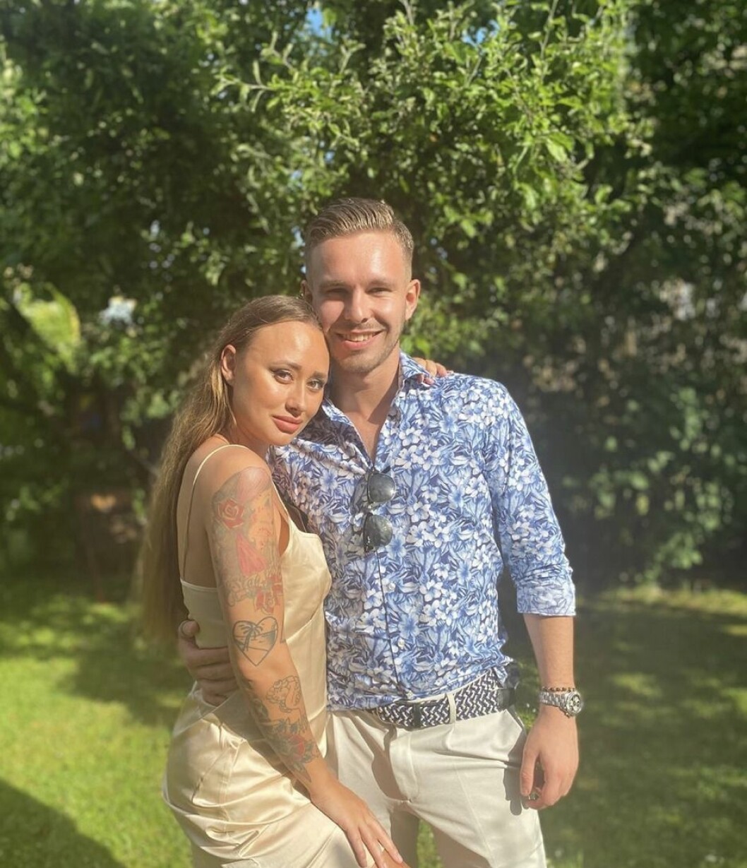 Det fina kärleksparet på Midsommar 2020 Jennifer och Joshua