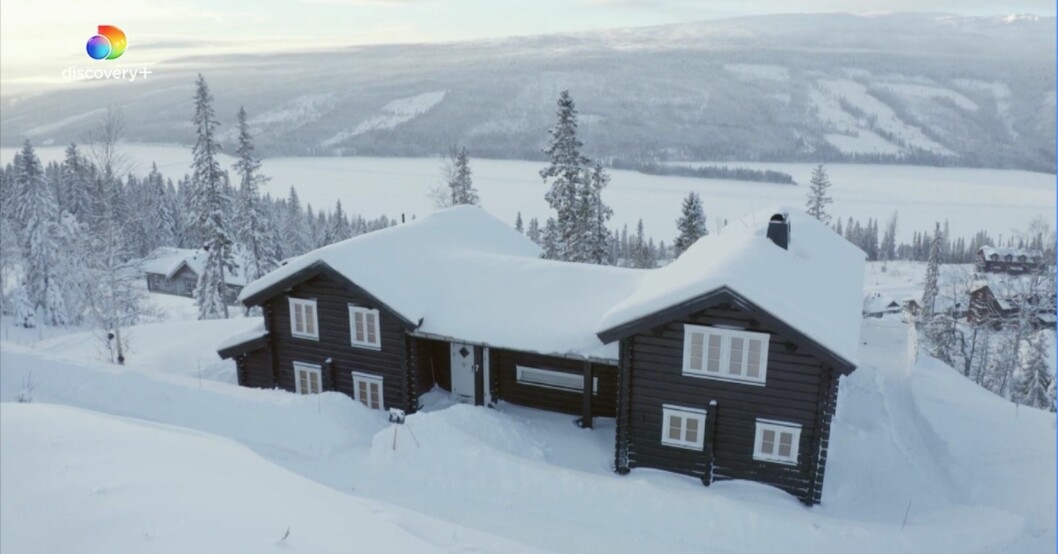 Exen befinner sig i ett lyxigt hus i Åre. Huset som exen bor i