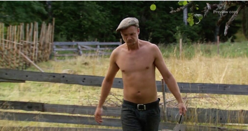 Allan gav frukost till fåren varje morgon. Allan Eriksson