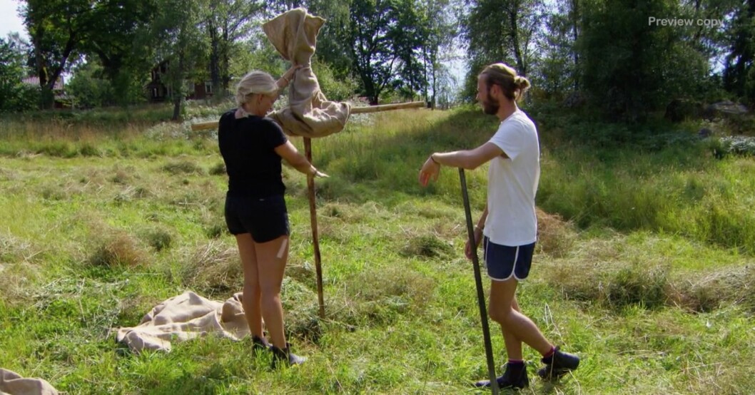 Malin byggde fågelskrämman. Malin Nyman, Philip Albinsson