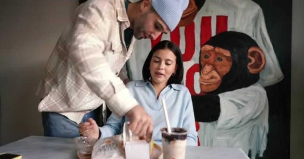 Adem kom in i bilden när Nicole vloggade. Nicole Falciani, Adem Berisha