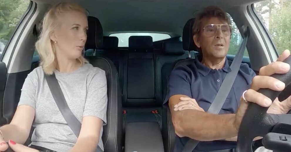 Jenny och Niklas pratar ofta om paren de ska träffa i bilen. Jenny Strömstedt, Niklas Strömstedt