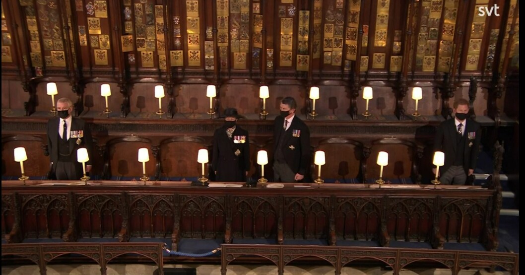 Harry och William står inte bredvid varandra. Prins philips begravning