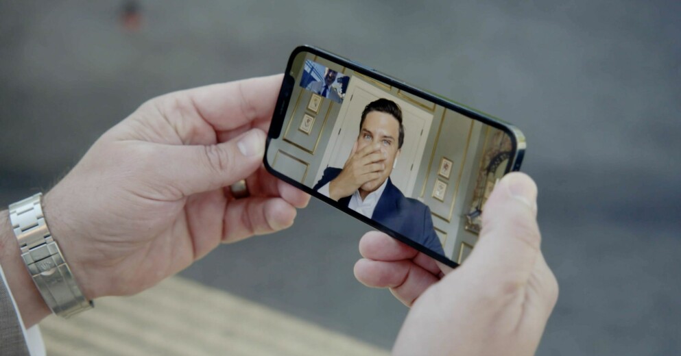 Niklas Berntzon dividerar med Fredrik Eklund om säljfilmen. Niklas Berntzon dividerar med Fredrik Eklund
