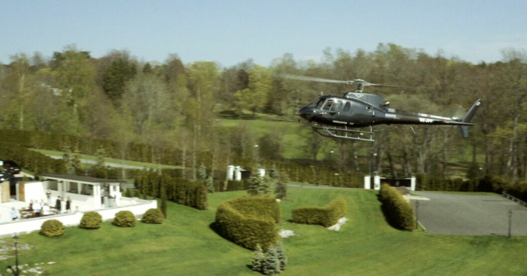 Helikopter landar på Villa Söderås tomt. Helikopter landar på Villa Söderås tomt