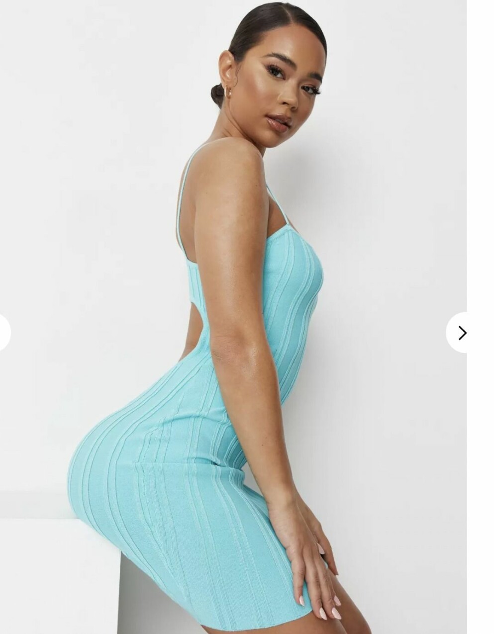 Bilden på Missguideds modell förbryllar nätet. Konstig modellbild