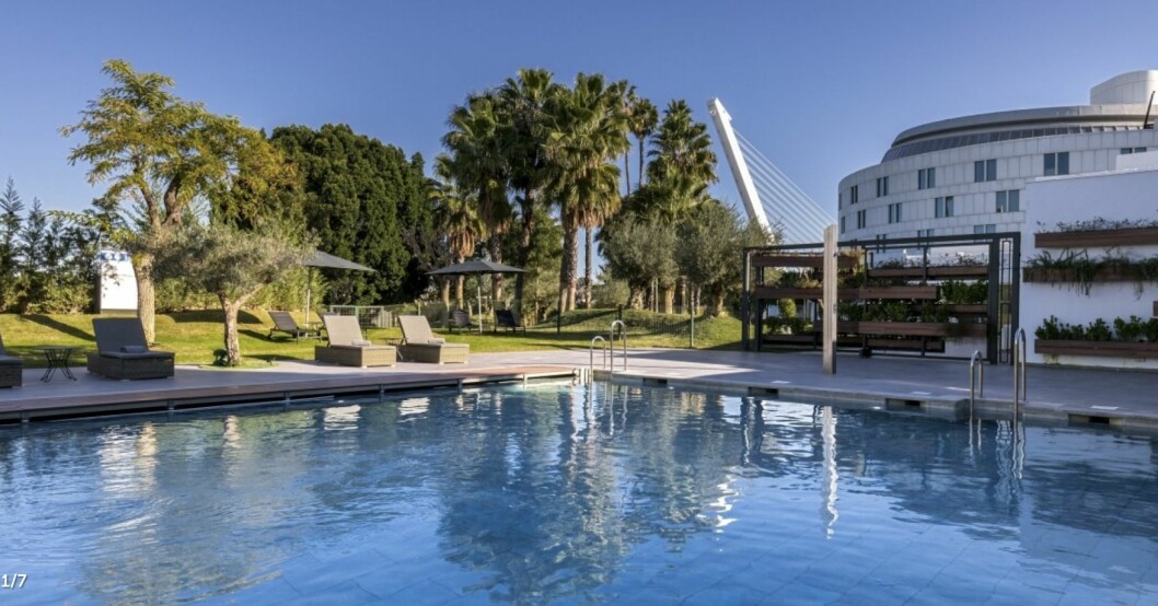 Barceló Sevilla Renacimiento erbjuder pool både inomhus och utomhus. Poolen på Barceló Sevilla Renacimiento