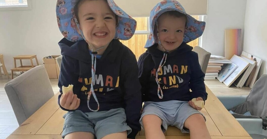 Archie, 2, somnade i badkaret – då räddades han av sin bror. Archie somnade i badkaret
