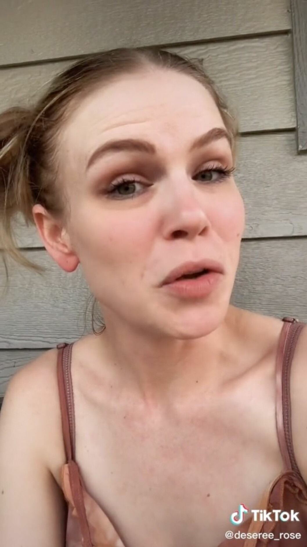 Deseree Rose berättar om händelsen i ett klipp som blivit viralt på TikTok. Tusentals användare har kommenterat och frågat hur det hela var möjligt.