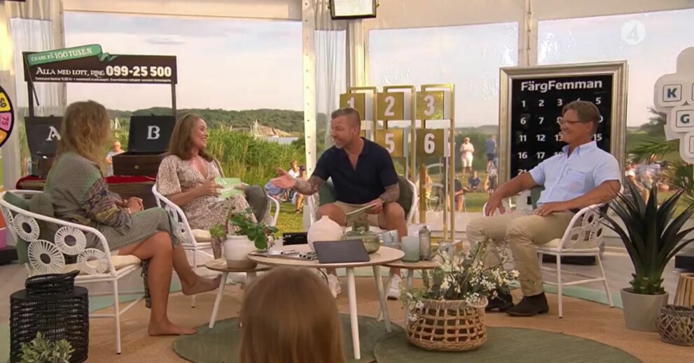 Agneta Sjödin och Casper Janebrink leder Bingolotto sommarkväll. Bingolotto sommarkväll