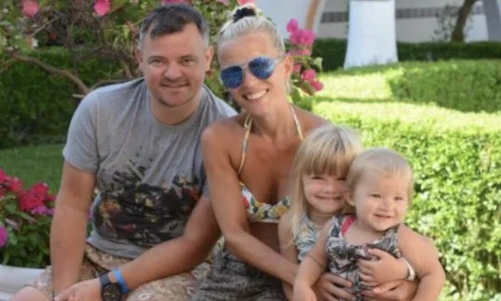 Maken John dog av en oväntad blodpropp. Systrarna Annalise, 8 år och Kairen, 5 år, har nu fått ännu ett tragiskt bakslag i livet. Deras mamma Helen Davy har drabbats av cancer.