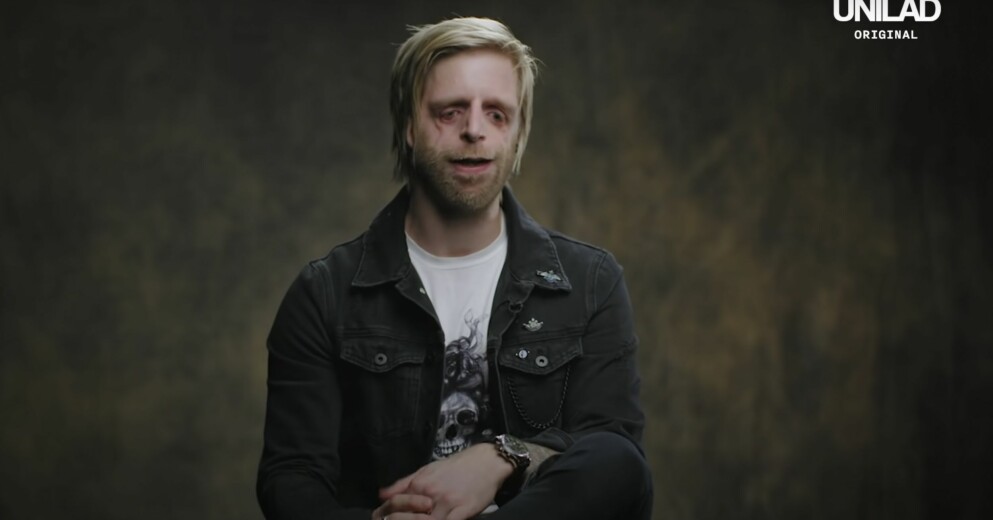 Jono Lancaster mobbades som barn och han kände sig utanför. På grund av tidigare upplevelser trodde han världen inte var ämnad för honom och att han aldrig skulle få uppleva vänskaper och relationer. Jono Lancaster