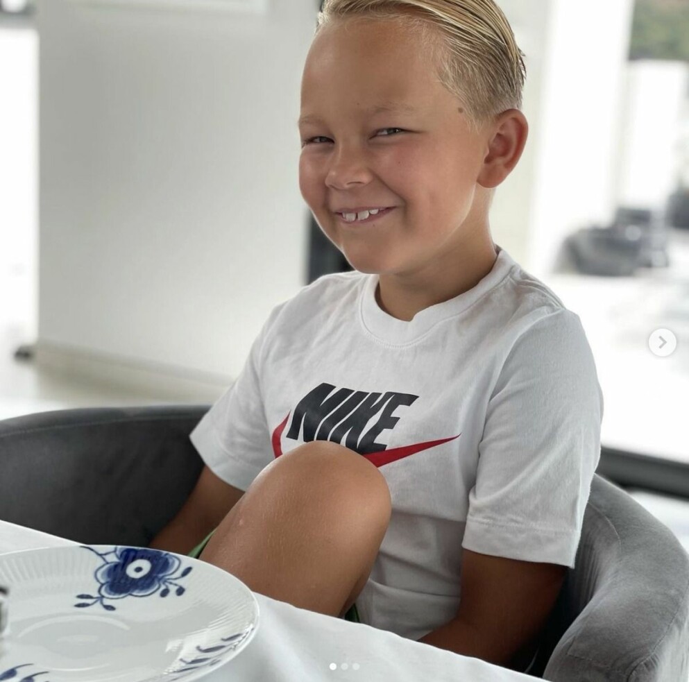 <span class=" italic" data-lab-italic_desktop="italic">Anders Jensen och Charlotte Perrellis son Adrian. Foto: Anders Jensen/Instagram</span>