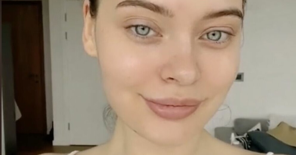 Liza Gulyaewa har blivit viral på Tiktok efter att ha lagt upp ett klipp på sig själv med sin mamma. Många tycker att de ser lika gamla ut och flera ställer sig även frågande om bilden verkligen är äkta. Liza Gulyaewa