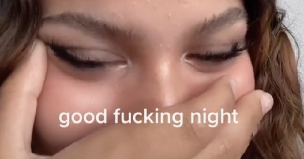Tiktok-användaren @simp4beanz anlände till flygplatsen i Kroatien ett år för tidigt. Nu väntar hon på att få komma hem till England, frågan är bara hur länge det dröjer. @simp4beanz