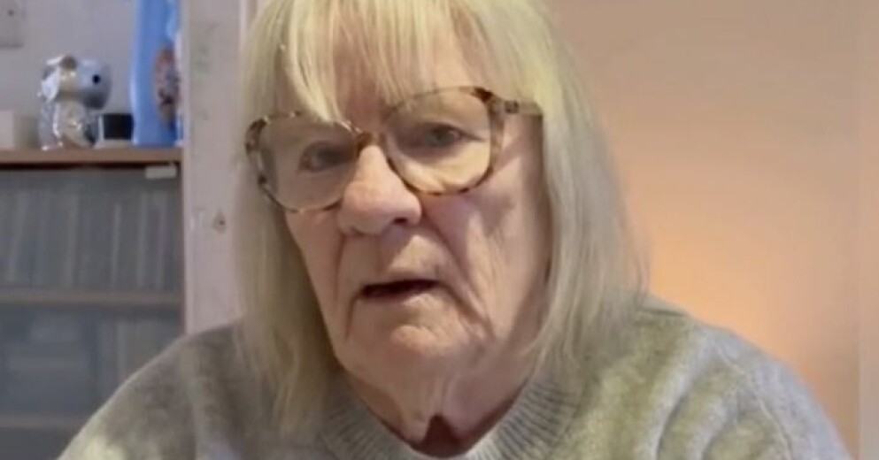 Rosalinda drömde om barn men kunde inte få några egna. När grannen frågade om hon kunde passa hennes barn så sa hon ”självklart". Grannen kom aldrig tillbaka – och Rosalinda tog över mammarollen. Rosalinda