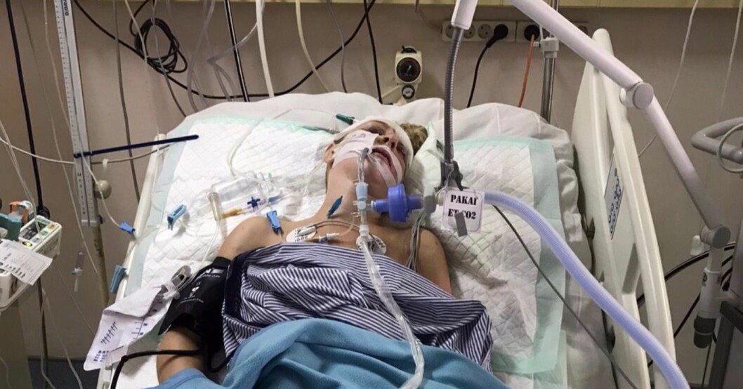 Kaitlyn McCaffery vårdas på ett sjukhus i staden Denpasar på Bali. Hon ligger i koma och har en svår hjärnskada. Familjen försöker nu med alla medel få hem henne till USA. Kaitlyn McCaffery