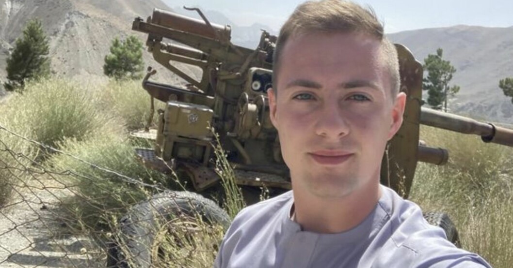 Miles Routledge hade varit i Tjernobyl och vandrat runt i den strålskadade staden. Nu ville han växla upp och upptäcka världens farligaste städer. Därför åkte han på semester till Kabul. Ett beslut han fick ångra. Miles Routledge