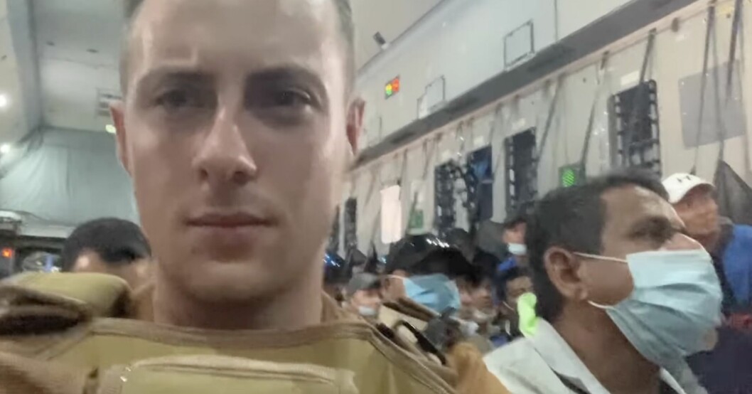 Miles Routledge lyckades få en plats på brittiska arméns evakueringsplan. På sociala medier har han skrivit att det var han och runt hundra andra civila som evakuerades. Miles Routledge