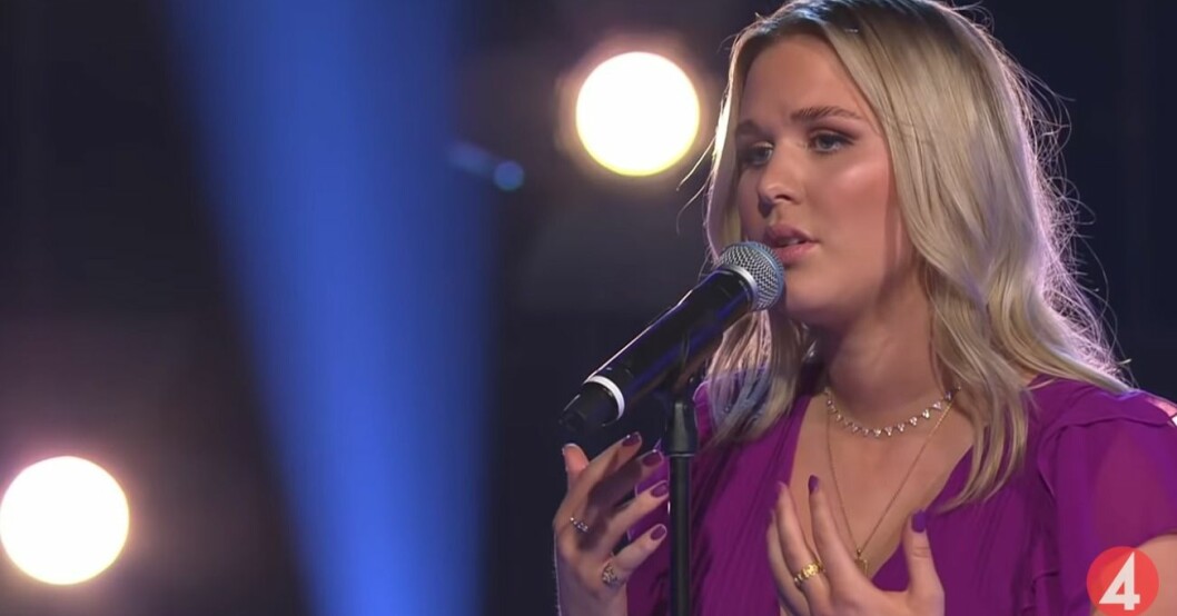 Tess sjöng You are the reason Tess Gustafsson