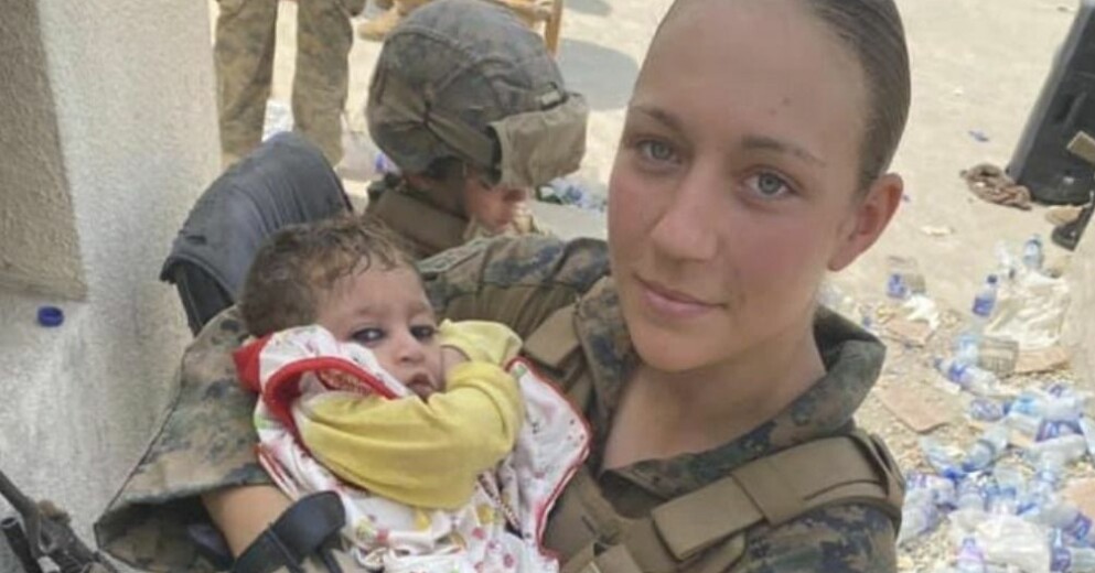 Nicole Gee jobbade som marinsoldat och var i Afghanistan för att eskortera kvinnor och barn ut ur landet. Hon älskade sitt jobb. ”Hon var min bästa vän”, säger systern Misty Fuoco Herrera. Nicole Gee
