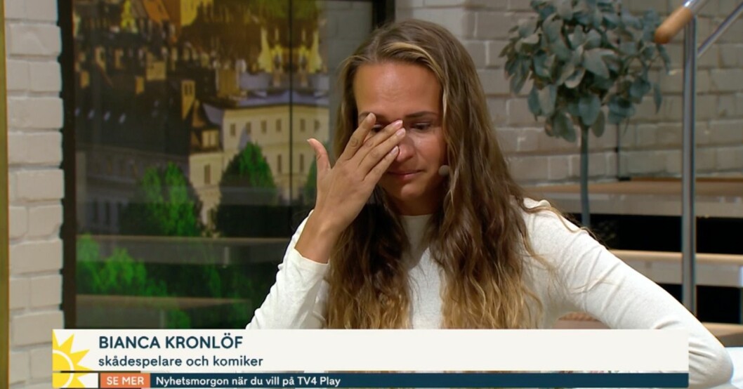 Bianca Kronlöf i tårar. BIANCA KRONLÖF