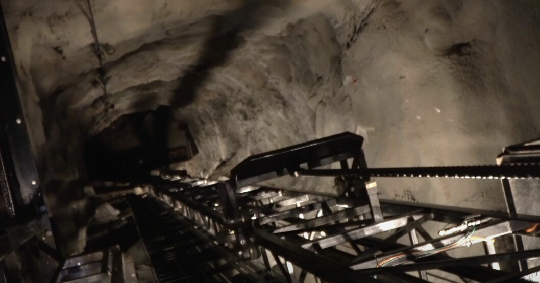 Attraktionen Haunted Mine Drop beskrivs som en fritt fall-liknande åktur i en gruva. Fallet är på 33 meter. Nöjesparken säger att de är ”djupt ledsna” och att de nu håller parken stängd medan de utreder vad som hänt. Haunted Mine Drop