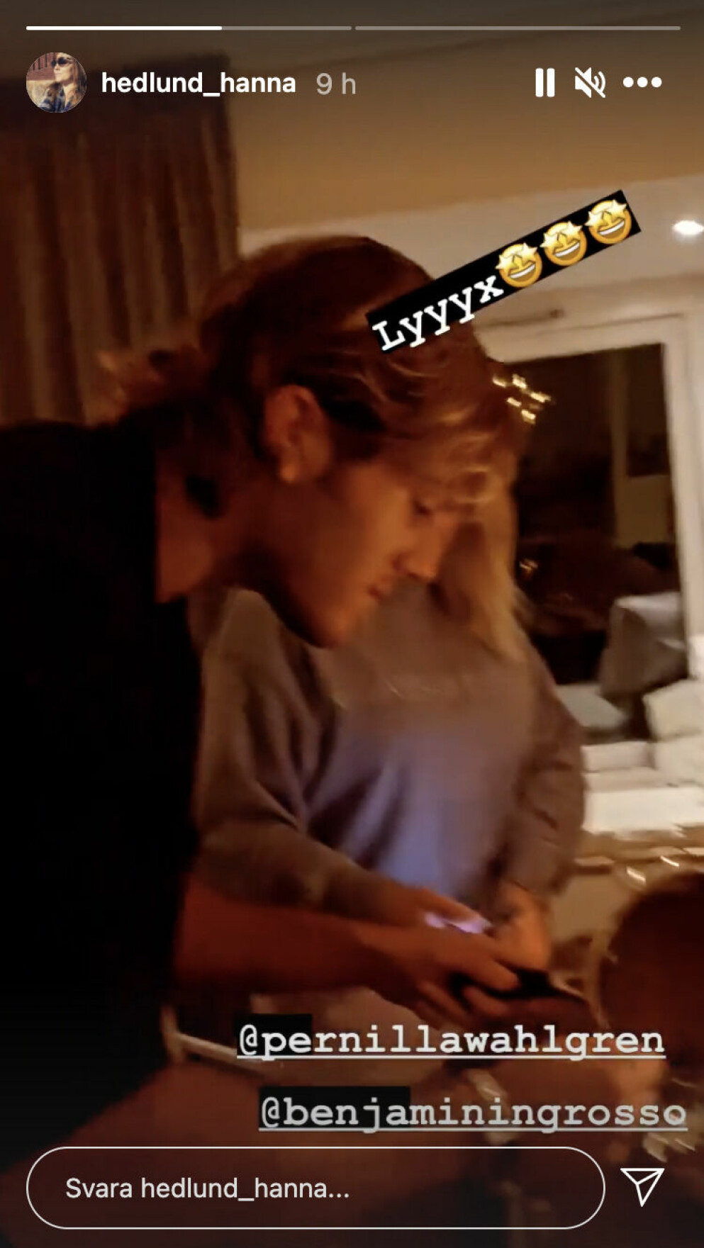 Pernilla, Hanna och Benjamin på middag.