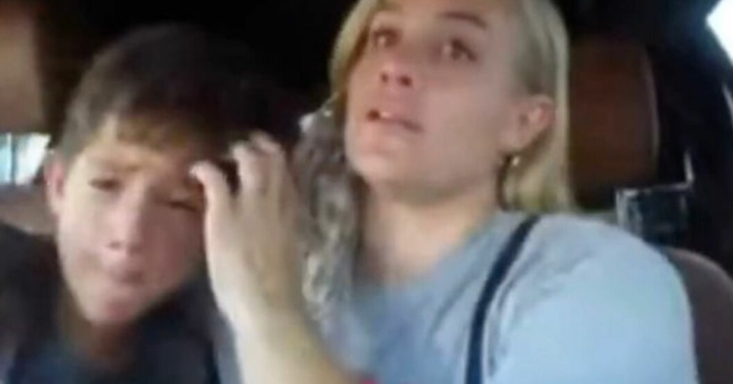 Jordan Cheyenne tvingar sonen Christian att gråta framför kameran och ber honom att lägga huvudet på hennes axel. Efter klippet har youtubestjärnan med en halv miljon följare fått hård kritik. Jordan Cheyenne och Christian