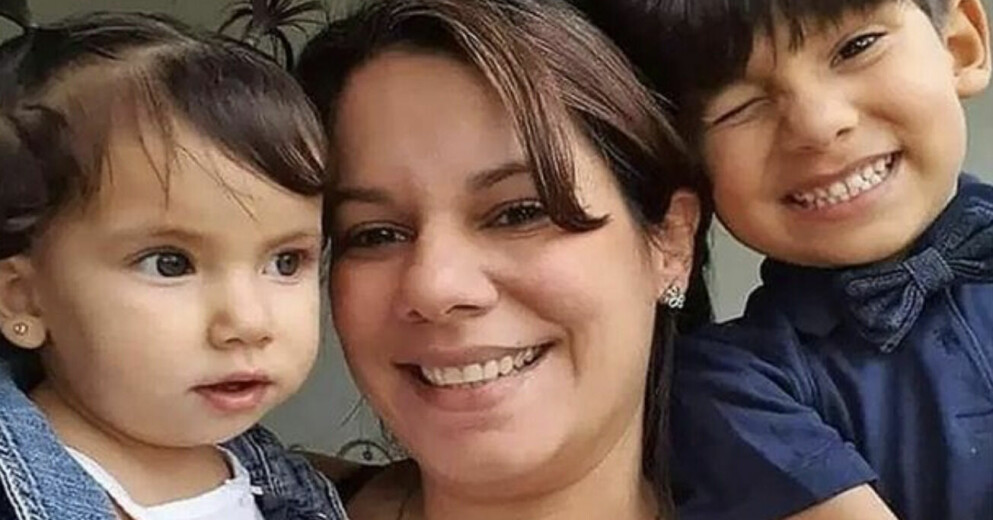 Mariely Chacon räddade livet på sina barn genom att dricka sitt eget urin och amma dem. Tyvärr dog hon själv tre till fyra timmar innan hjälp hann komma. Mariely Chacon med sina två barn