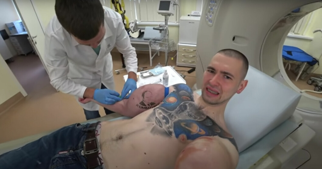 Kirill Tereshin undersöks på ett sjukhus i Moskva. Snart ska han opereras och bli av med implantaten i bicepsen. Kirill Tereshin