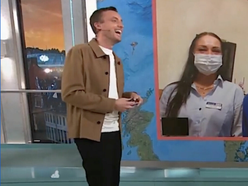 <span class=" italic" data-lab-italic_desktop="italic">Även Axel Pileby brast ut i skratt. FOTO: TV4 </span>