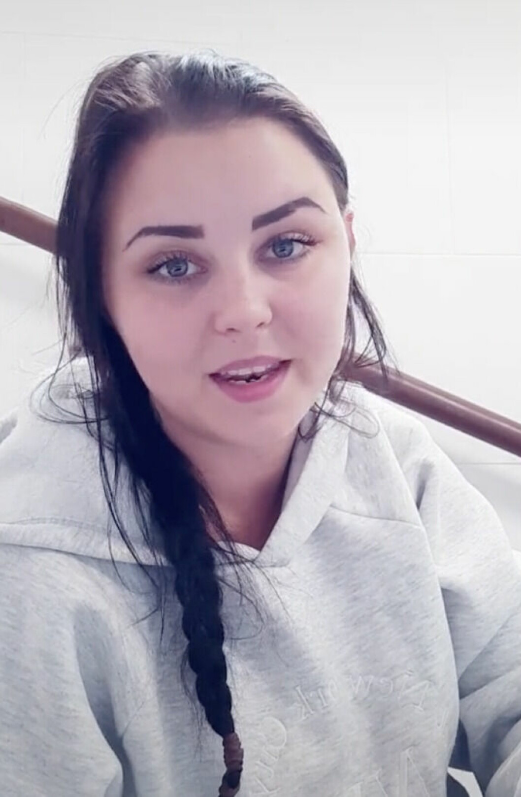 Eftersom Isabell var gravid i vecka 25 kunde hon inte göra abort. Trots att hon skrev och begärde dispans till Socialstyrelsen.