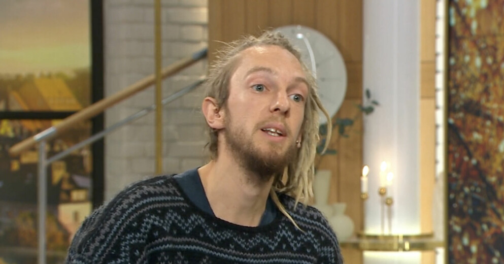 Andreas ”Andris Fågelviskaren” Hansen är kritisk till länsstyrelsens beslut och försöker nu göra allt för att vargkompisen ska få leva. Andreas ”Andris Fågelviskaren” Hansen