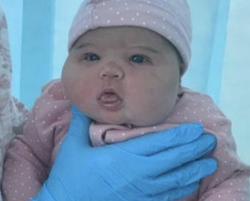 Amber Cumberland var 21 år gammal när hon födde sin dotter Emilia, som vägde 5,8 kilo. Alpha är Storbritanniens tredje största nyfödda pojke – någonsin. Han vägde imponerande 7,2 kilo.