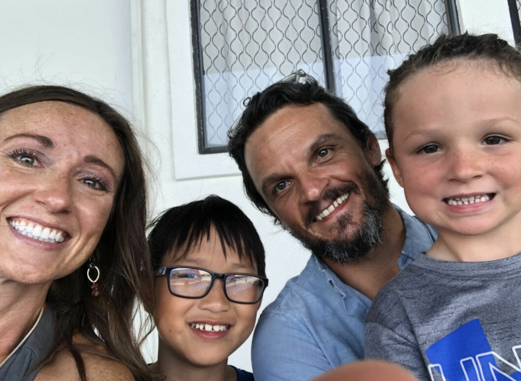 Hela familjen Poynter samlad för en selife. Vi har från vänster mamma Monica, lille Trey, pappa Josh och sonen Josh.