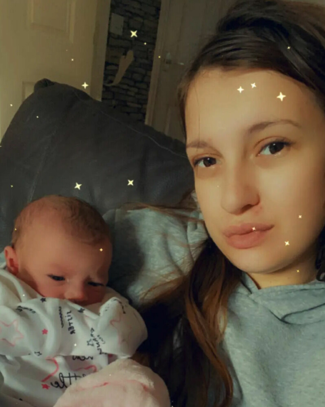 ”Jag skrek till min mamma: ”Jag måste börja trycka!”. Mamma svarade mig med att hon inte längre hittade till sjukhuset. Det var total panik i bilen”, berättar Ali för The Sun.