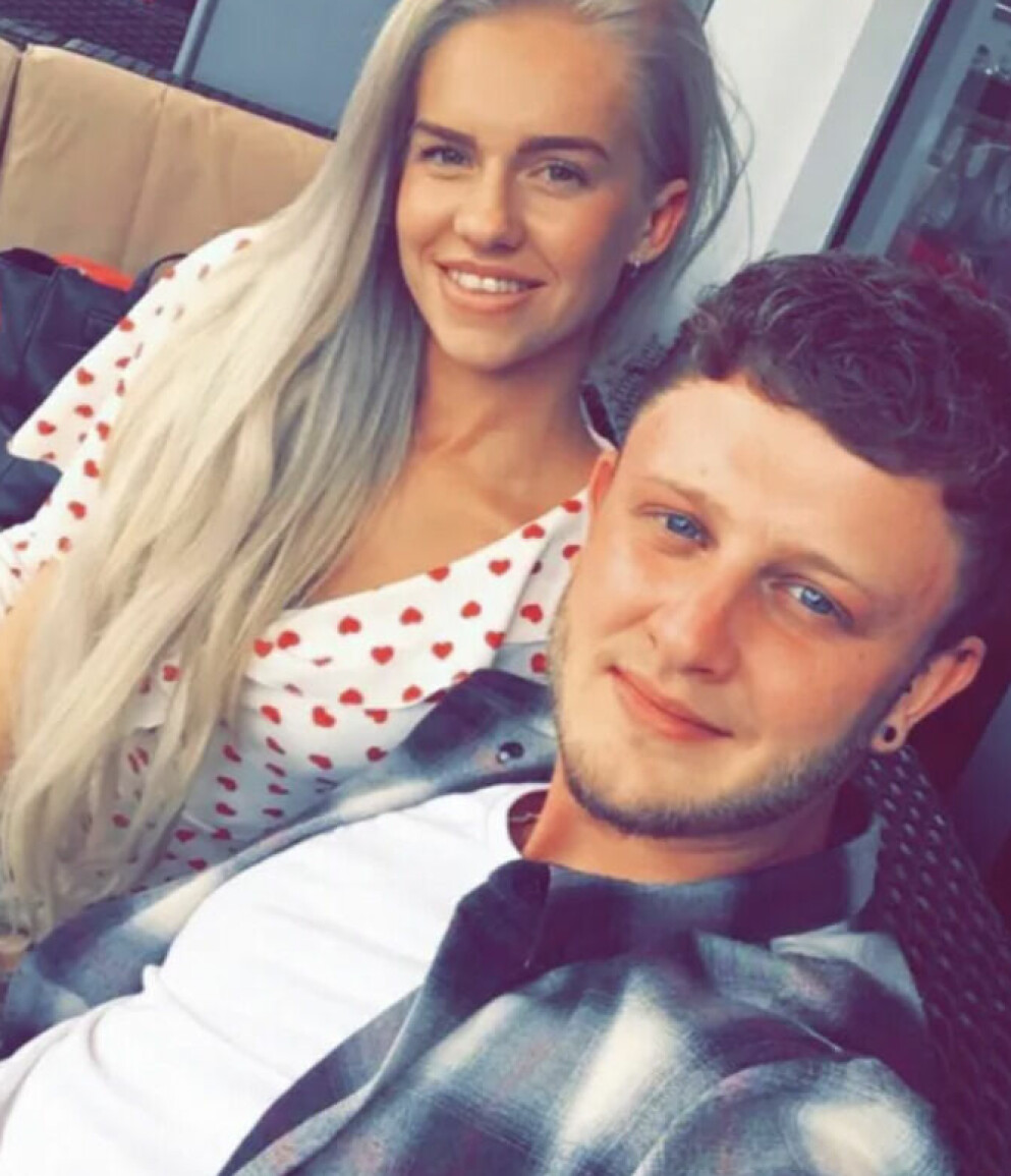 ”Ayla frågar efter sin pappa. Jag måste förklara att han inte kommer hem igen, vilket är bland det svpåraste jag har behövt göra i mitt liv. Jag berättar för Ayla att han är ”där uppe” och kollar ner på henne varje dag.”, säger mamman om den tvååriga dottern.