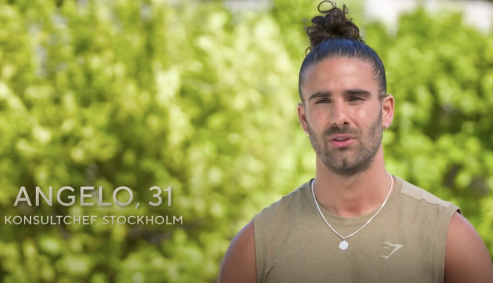 Här syns Angelo som är en av killarna i <span class=" italic" data-lab-italic_desktop="italic">Bachelorette</span>. Hans namn, ålder, ort och jobbtitel är med. Bachelorette