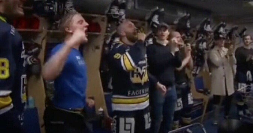 Spelarna i HV71 sjunger att de ”hatar AIK” efter segern i fredags. HV71 sjunger hatramsa efter matchen mot AIK