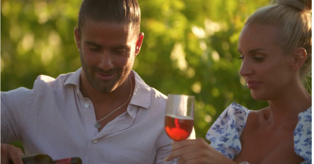 Angelo och Julia fick en härlig singeldejt och de drack goda viner. JULIA FRANZÉN, ANGELO JOVIC