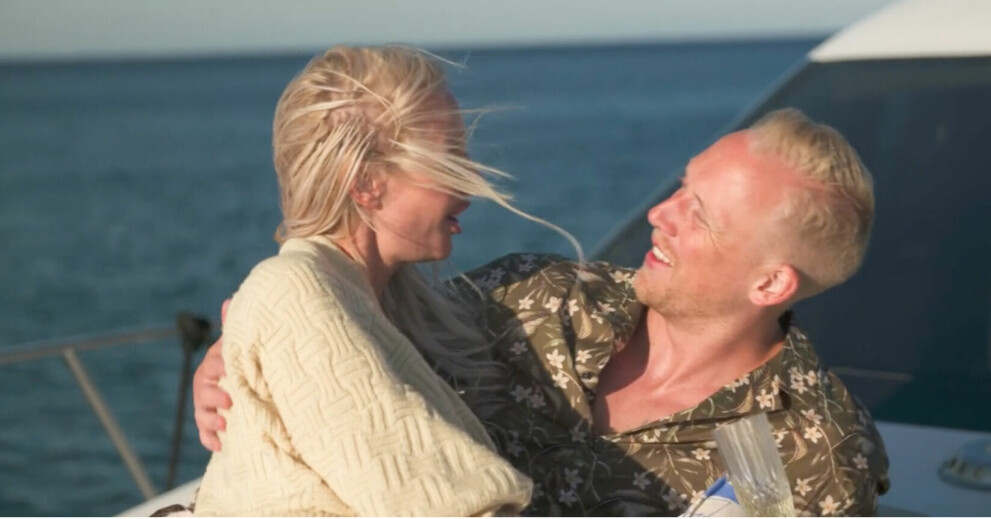 Jesper och Julia tog en dejt på en yacht och åt skaldjur. JULIA FRANZÉN, JESPER GULDBRANDSEN