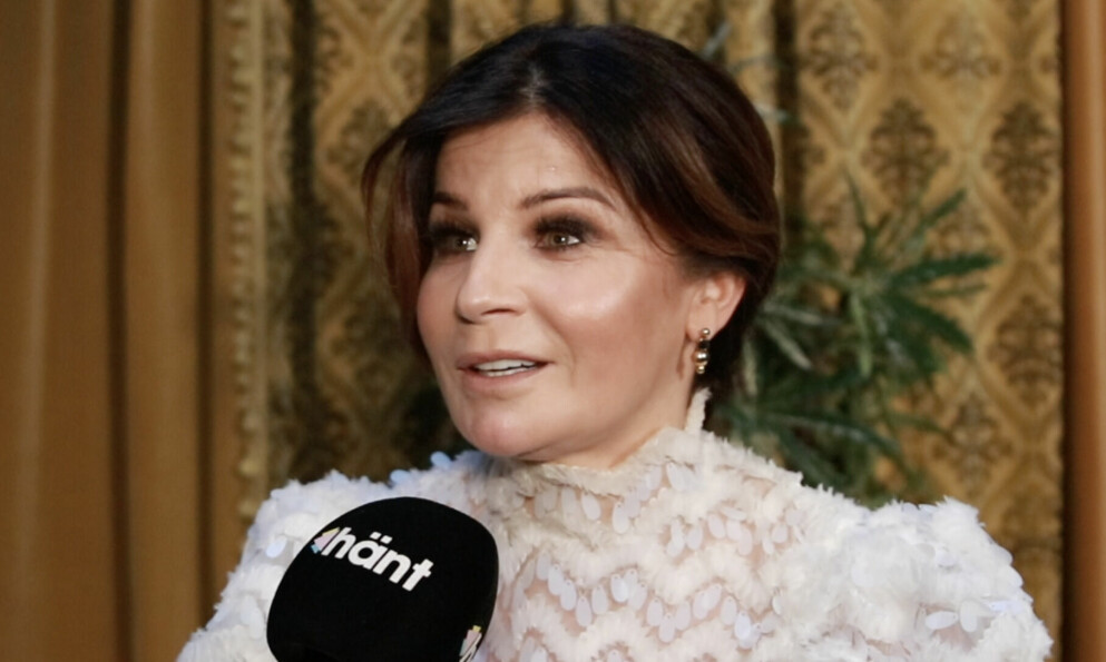 Carola intervjuades av Hänt under pressträffen för Stjärnorna på slottet. Carola intervjuas av Hänt