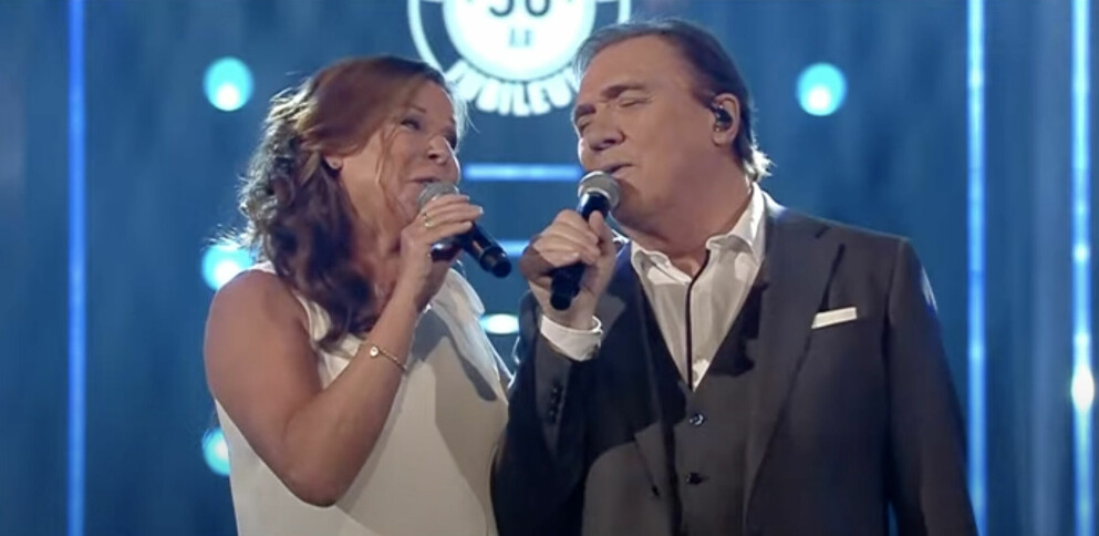 Lotta Engberg och Christer Sjögren uppträdde tillsammans under Bingolottos jubileumskväll 2021. Christer Sjögren och Lotta Engberg