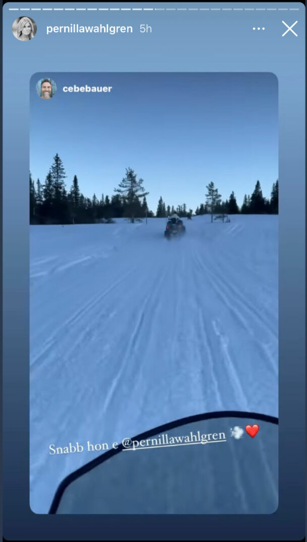 Pernilla och Christian åkte snowmobile PERNILLA WAHLGREN, CHRISTIAN BAUER