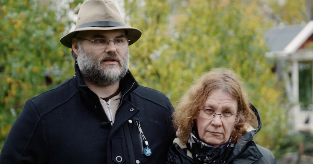 Jonas och Mirjam från Gävle har stora skulder. Nu försöker de få ordning på sin ekonomi i premiären av Lyxfällan. Jonas och Mirjam