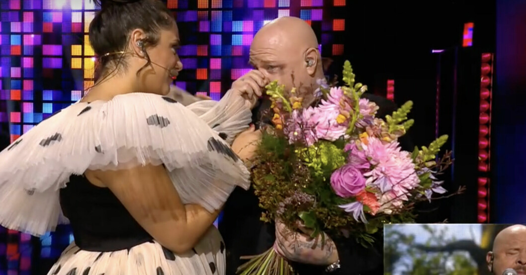 <span class=" italic" data-lab-italic_desktop="italic"><span class=" bold" data-lab-bold_desktop="bold">Här bryter Anders Bagge ihop i Melodifestivalen. </span></span>