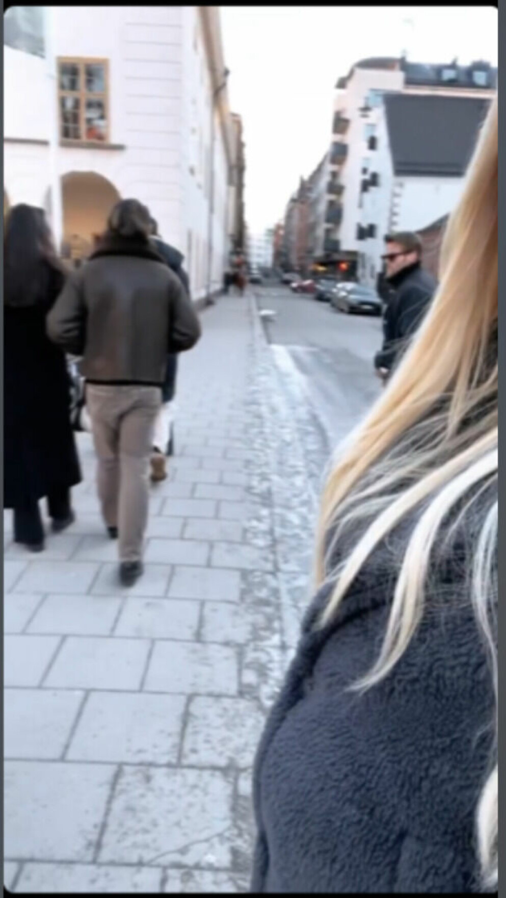 Här syns Benjamin och Frøya gå armkrok. LÄSARBILD