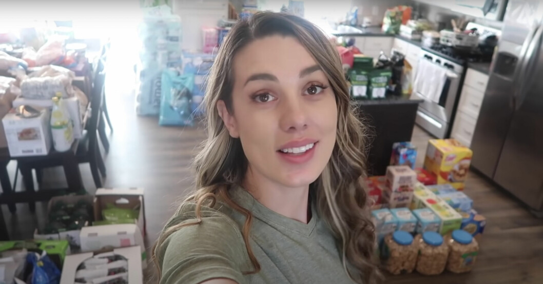 Fembarnsmamman Tabitha driver youtubekanalen ”This Mama's House” där hon bland annat visar hur man lagar mat till en stor familj. Tabitha