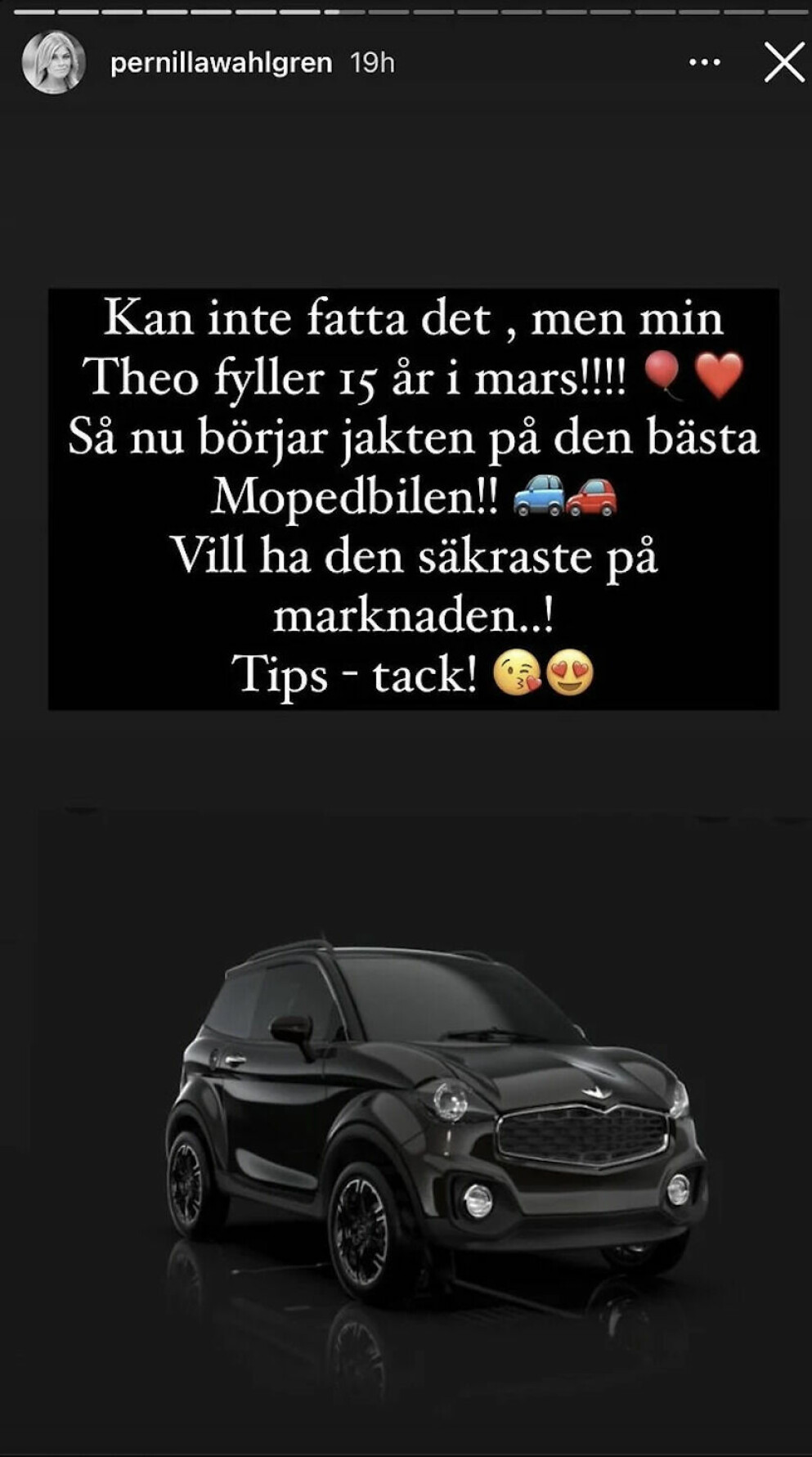 Pernilla Wahlgren vill köpa mopedbil till sonen Theo. Pernilla Wahlgren vill köpa mopedbil till Theo.